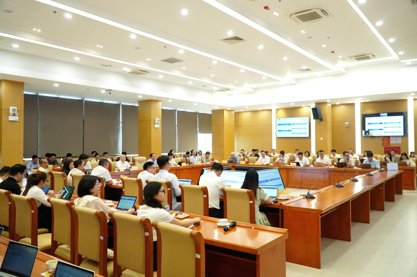 Toàn cảnh Hội nghị tập huấn hướng dẫn việc triển khai thực hiện Hệ thống thông tin, cơ sở dữ liệu về nhà ở và thị trường bất động sản.