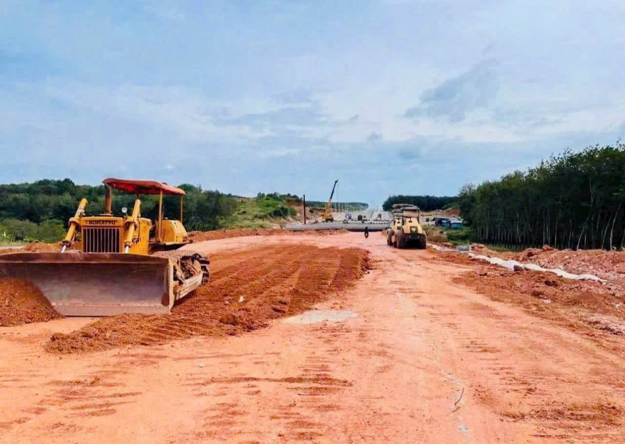 Đất mặt tiền xuyên tâm 32m đang lên nhựa sát KCN tân tiến tại Tân Lợi, Đồng Phú, Bình Phước - ảnh 1
